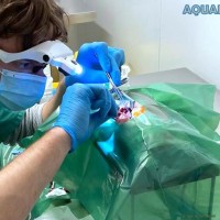 Le Dr. Jérôme Blanc pendant l'opération. Le Dr. Jérôme Blanc